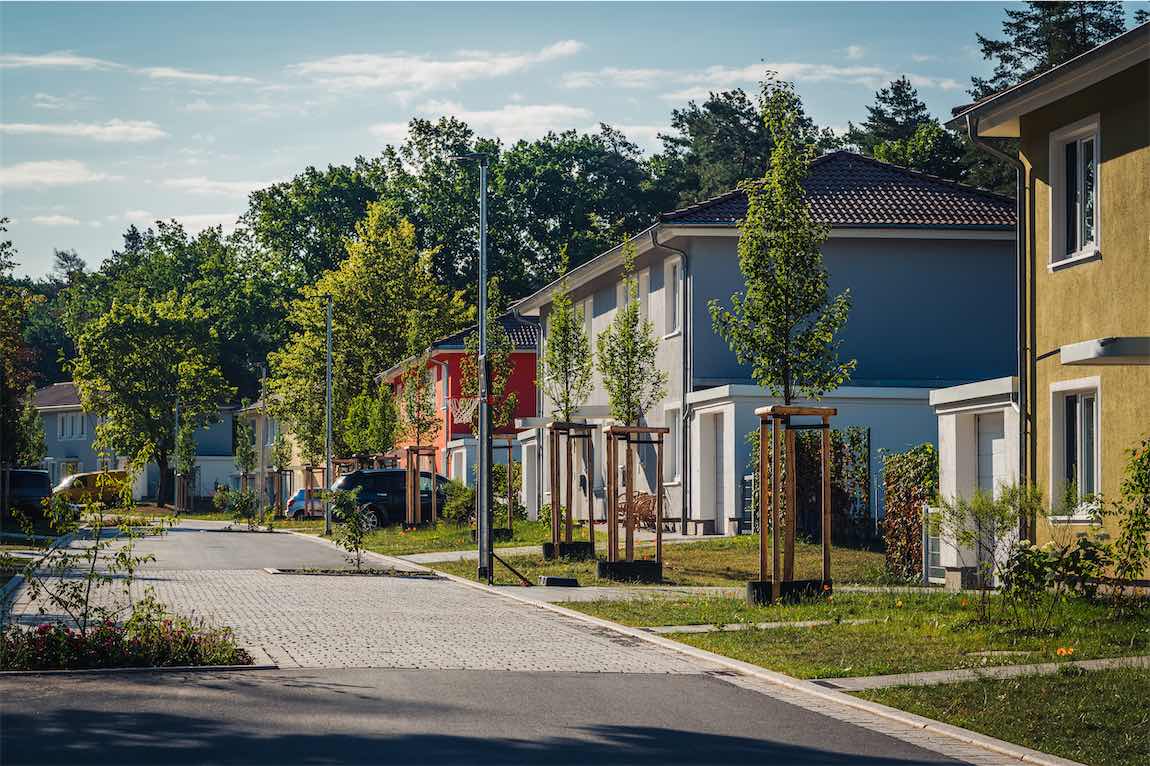 farbenfroh gestaltete Häuser für junge Familien